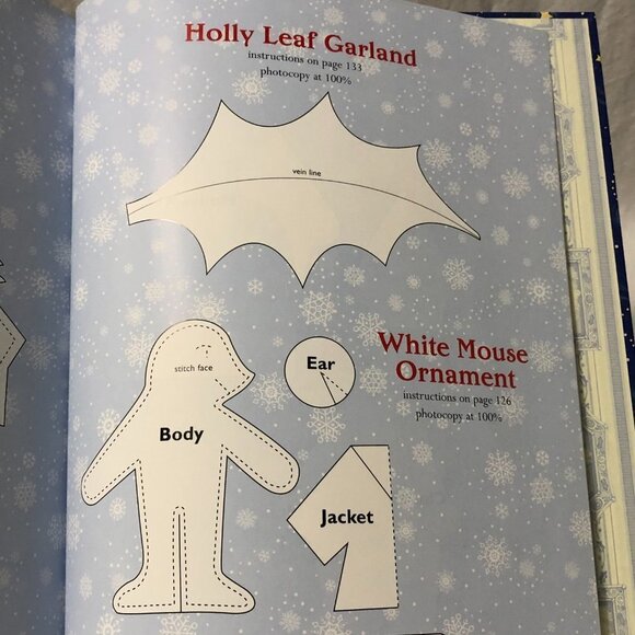 MARY ENGELBREIT CHRISTMAS WITH MARY ENGELBREIT HERE COMES SANTA CLAUSE BOOK - Picture 7 of 7